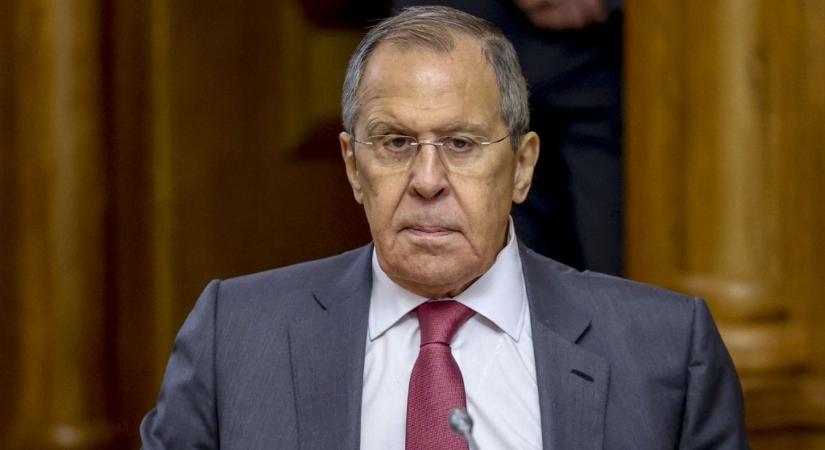 Lavrov: Macron úr, Napóleon és Hitler is le akarta győzni Oroszországot