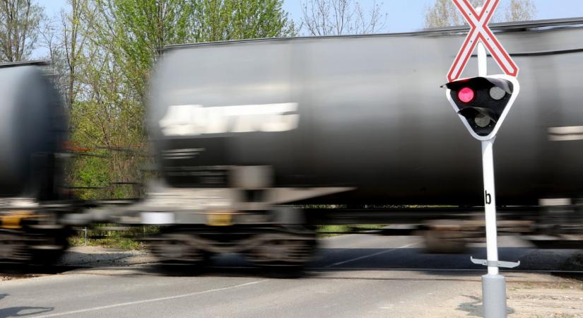 Kerozint szállító vonat siklott ki a Ferihegyi repülőtér felé menet