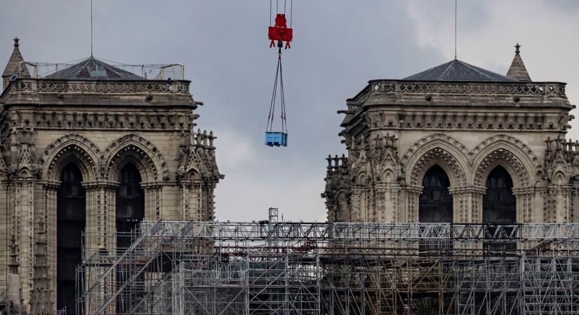 A Notre-Dame köveiből sorsolnak ki azok közt, akik segítenek a francia templomok helyreállításában
