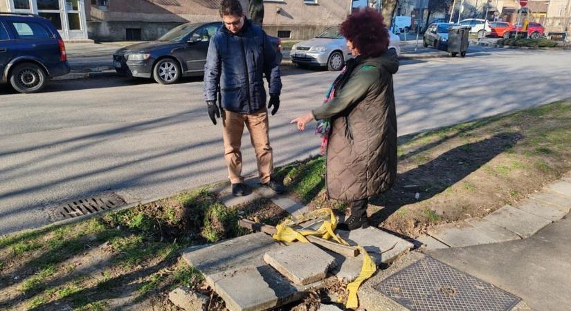 Óriási gödör tátong a Kolozsvár utcában