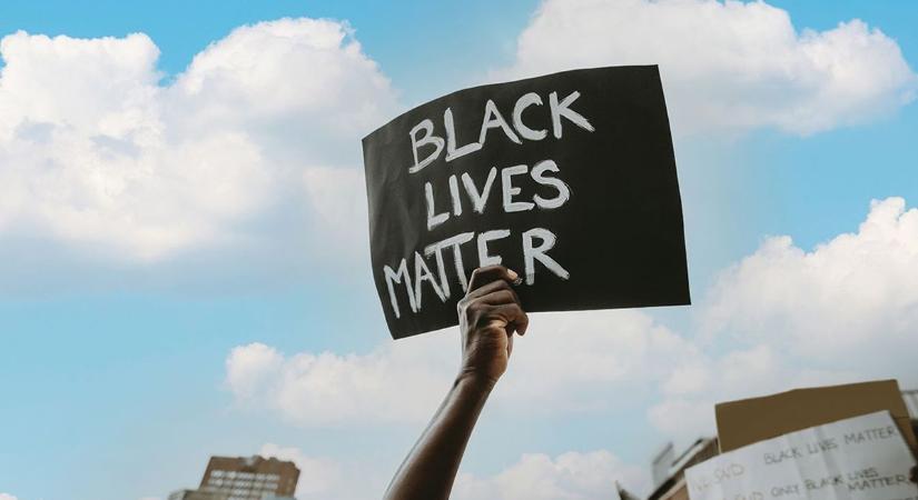 Trump emberei kíméletlenül befenyítették a Black Lives Matter-t: eltűnik a gigászi festmény az utcáról