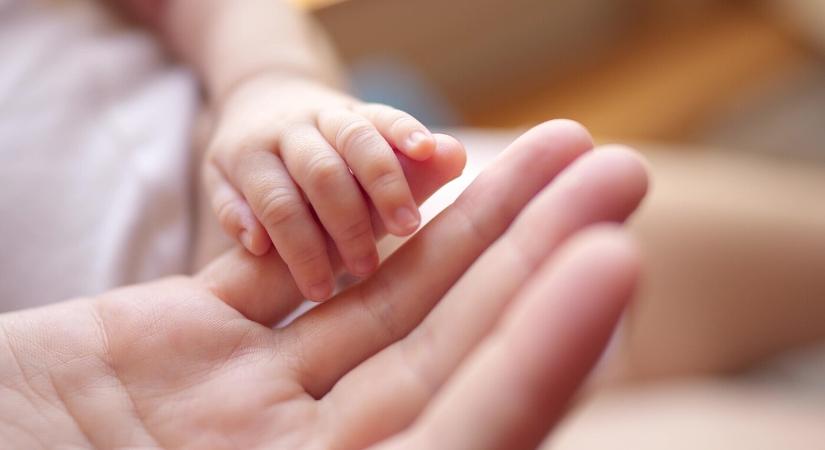 Eurostat: továbbra is csökken a születésszám az EU-ban