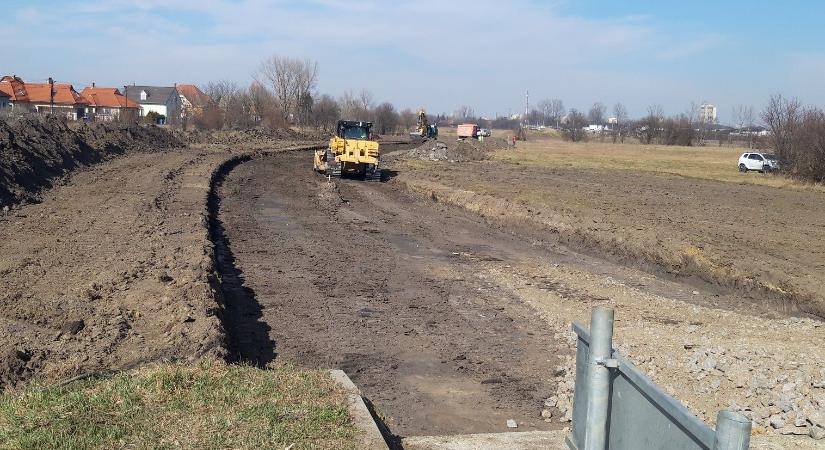 Körforgalom épül a Gázvezeték utcán