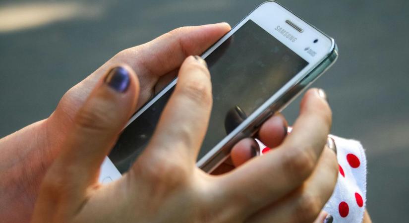 Figyelmeztet a biztonsági szakértő: több milliárd mobilhasználó van veszélyben