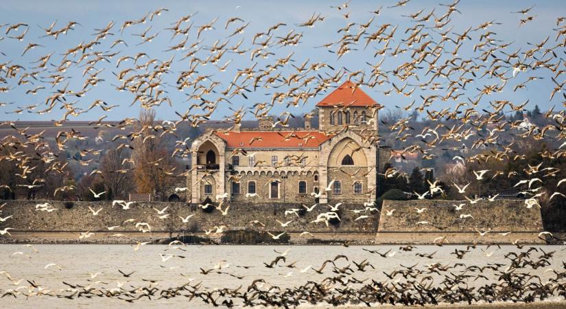 Top 10 romantikus helyszín az Öreg-tótól a lebegő faluig