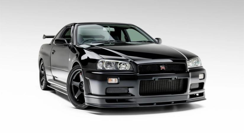 Igazi vadállat ez a fekete Nissan Skyline GT-R