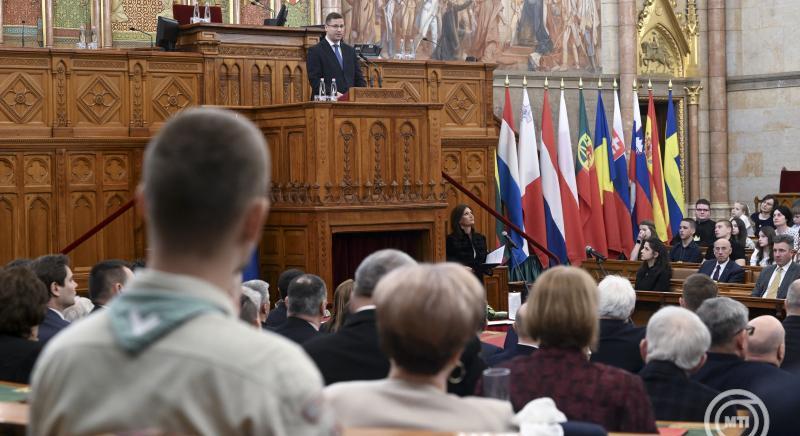 Gulyás Gergely: Esterházy János összeköti a jóakaratú embereket Közép-Európában