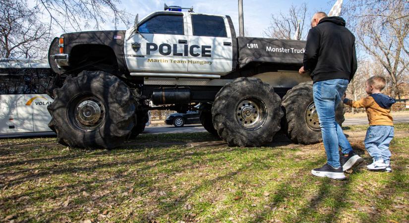 Elszabadulnak az indulatok! Óriási gépszörnyek törnek-zúznak a városban – galériával