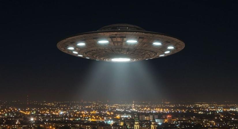 "Különleges osztályba jártam gyerekként, úgy gondolom a Pentagon titkos UFO-programjának része volt"