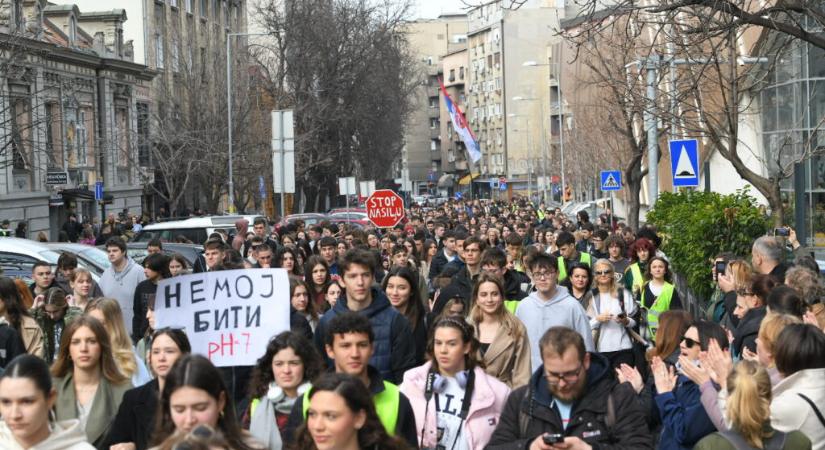 A lakosságtól kérnek segítséget a minisztérium által megfenyegetett gimnáziumi tanárok