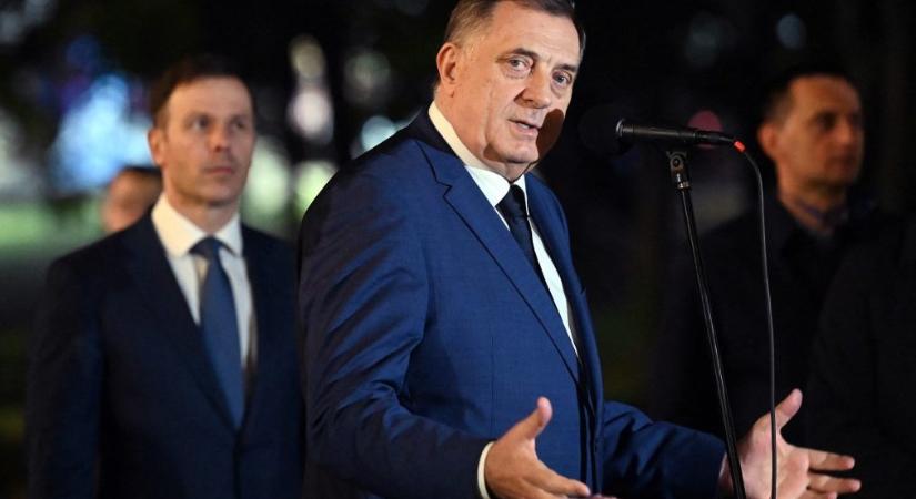 Bosznia háromtagú elnöksége sürgősen újabb nemzetközi katonák erősítését kéri