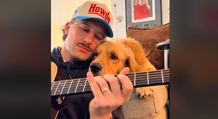 Amit ez a golden retriever tesz, miközben Levi gitározik, sokakat megérint - Videók