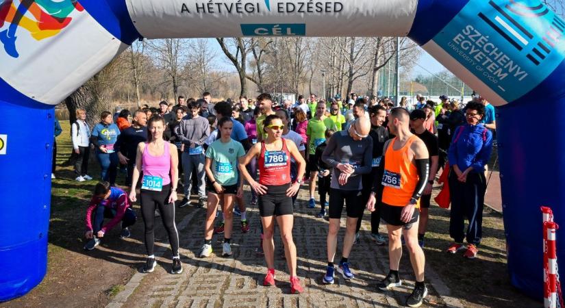 Gyerekek és idősek is futva ünnepelték a nőket – Rengeteg fotó a tömegről, hamarosan videó a rajtról