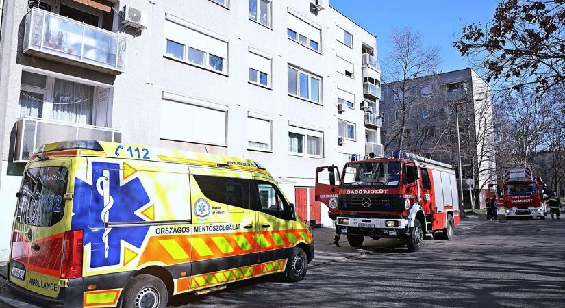 Tűzoltók, mentők és rendőrök leptek el egy utcát Kiskunhalason – galériával, videóval