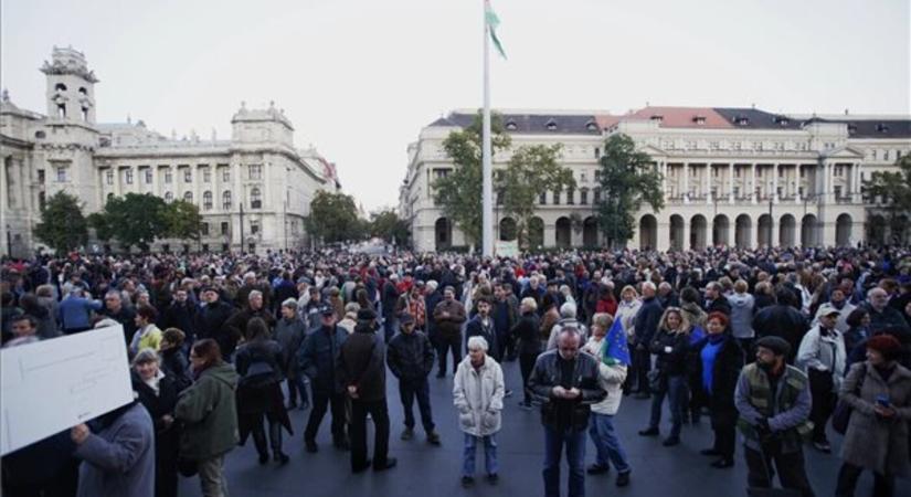 A jobb egészségügyi ellátásért tüntetnek Budapesten