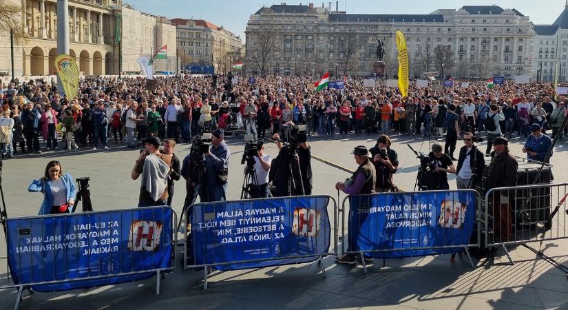 Tüntetést hirdettek mára az orvosok a Parlament elé