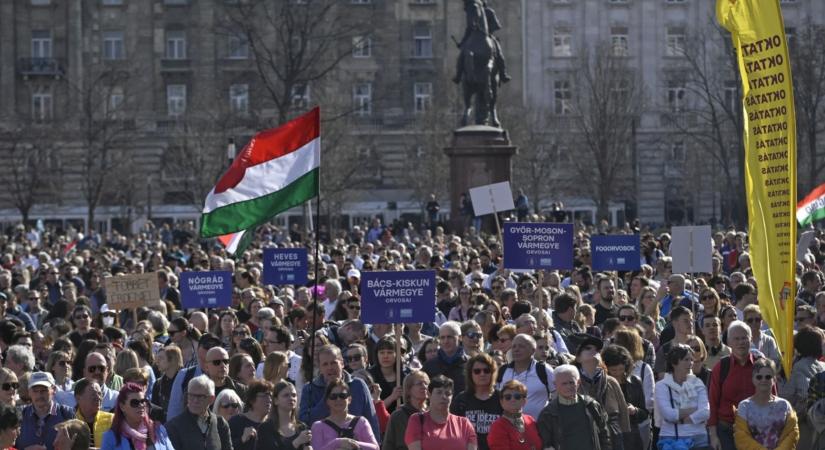 „Meg kell mutatnunk, hogy képesek vagyunk összefogni” – a MOK demonstrációján jártunk