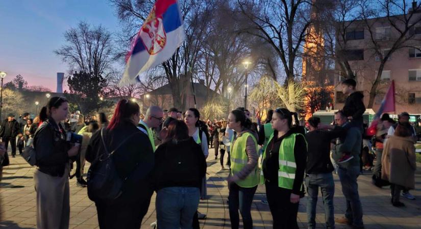 Így fogadta Topolya a Szabadkáról érkező egyetemistákat (Fotógaléria)