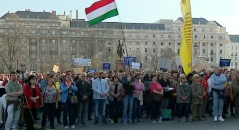 Tüntetett a Magyar Orvosi Kamara és a Magyar Orvosok Szakszervezete