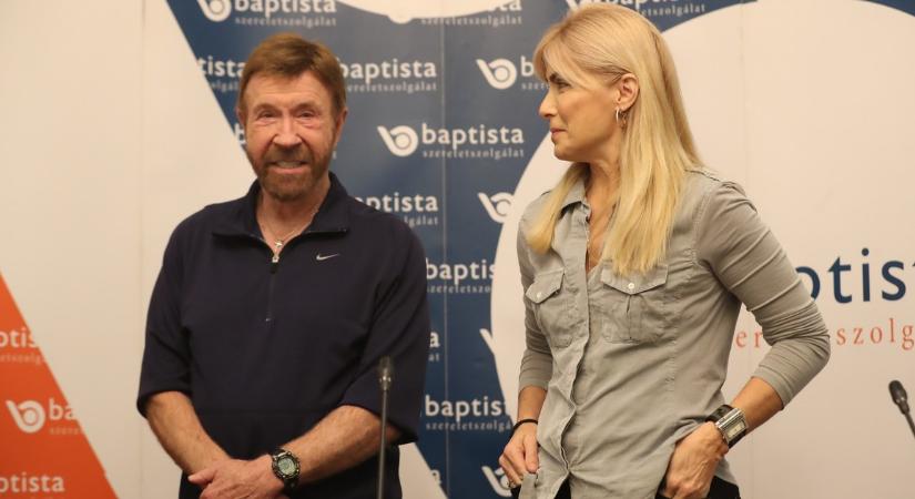 85 éves az ember, aki betonból is tud papírrepülőt hajtogatni – Chuck Norris kis híján meghalt a születése után