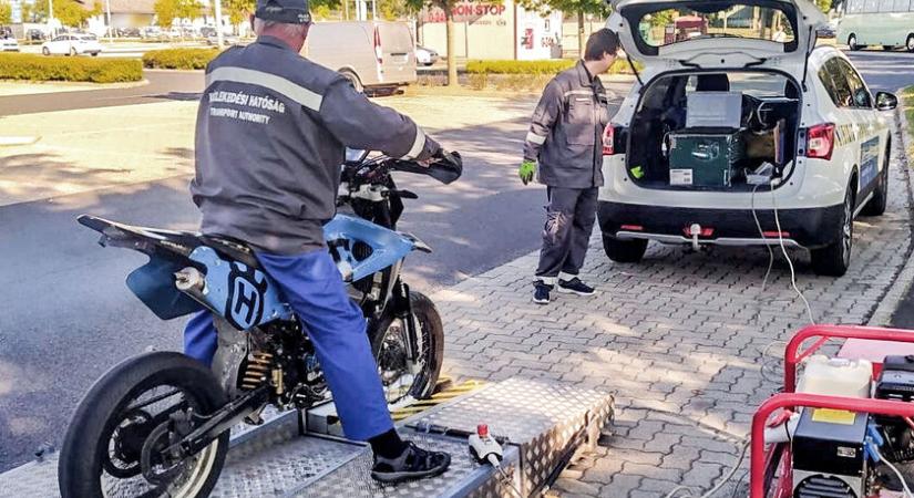 Idén két motoros razziát tart a rendőrség - Sisak, gumi, kipufogó rendben?