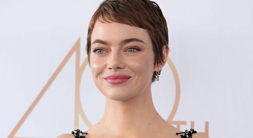 Emma Stone rövid frizurája most a legnagyobb trend: visszatér a ’60-as évek stílusa