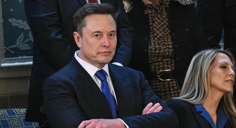 Két számmal reagált Elon Musk arra, hogy félmeztelen francia nők gyülekezete lefasisztázta (VIDEÓ)