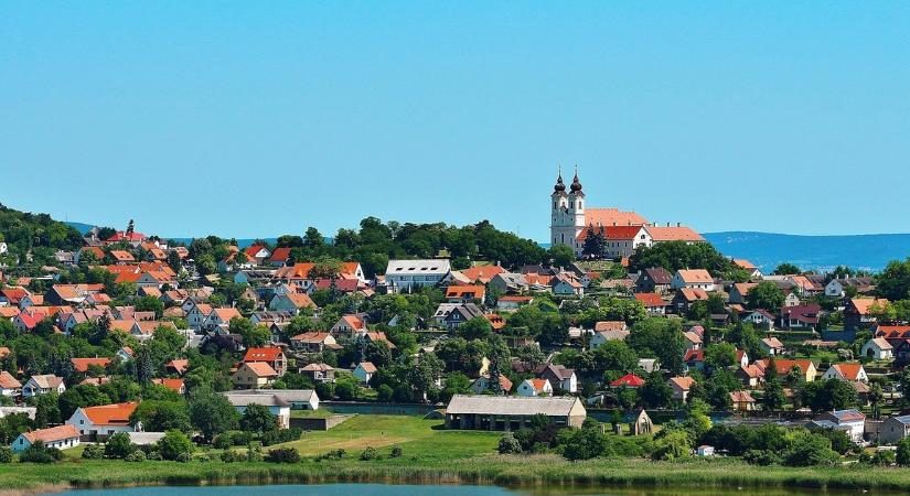 Közel fél milliárd forintért eladóvá vált a legendás tihanyi vendéglő