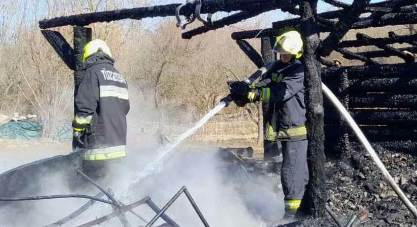 Porig égett egy épület vasárnap a borsodi településen