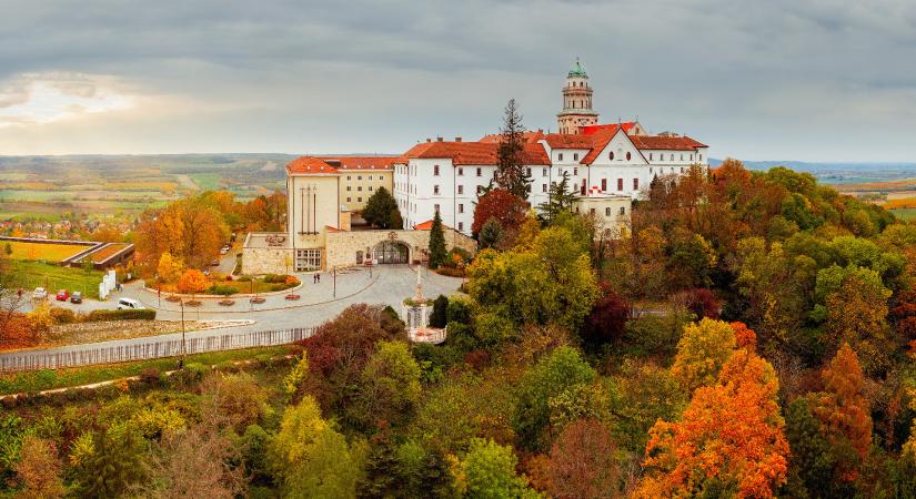 Gyógyító kertek, kegyhelyek és legendák földje – Pannonhalma, Győr és a Szigetköz térsége