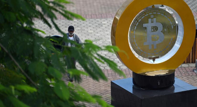 Hiába fenyegetőzik az IMF, Salvador úgy veszi a BTC-t, mintha nem lenne holnap