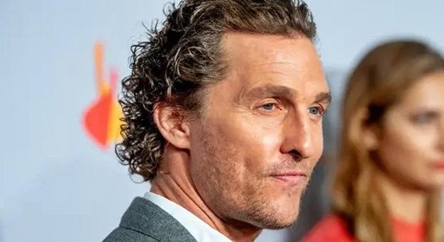 Matthew McConaughey kisfia tiszta apja – Friss fotókon a 12 éves Livingston