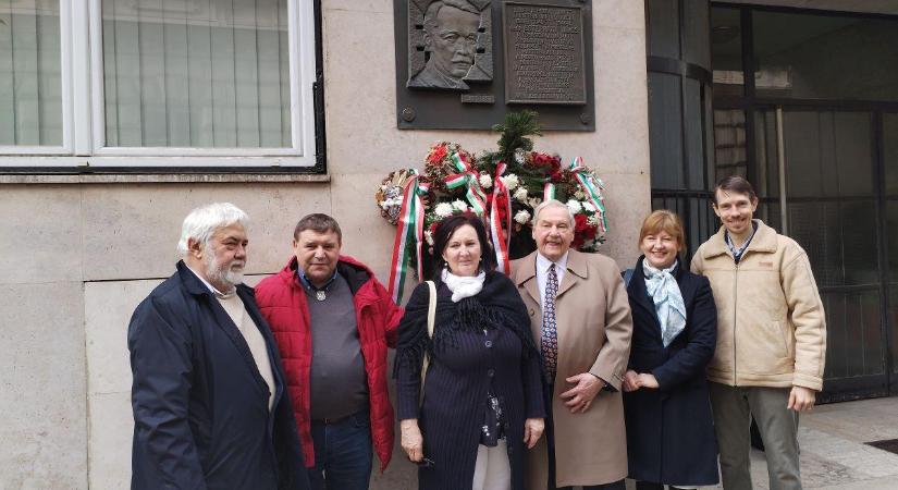 Gróf Esterházy János emléktáblájának megkoszorúzása Budapest belvárosában