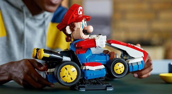 Itt a Lego nagy meglepetése: összerakható Mario Kart készült, épp a rajongók legfontosabb napján