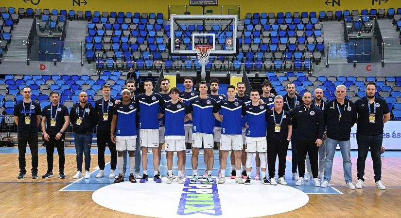 Ezüstéremmel tért haza Kaposvárról a Blue Sharks