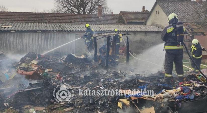 Hulladékkupac égett Zalakomárban - frissítve