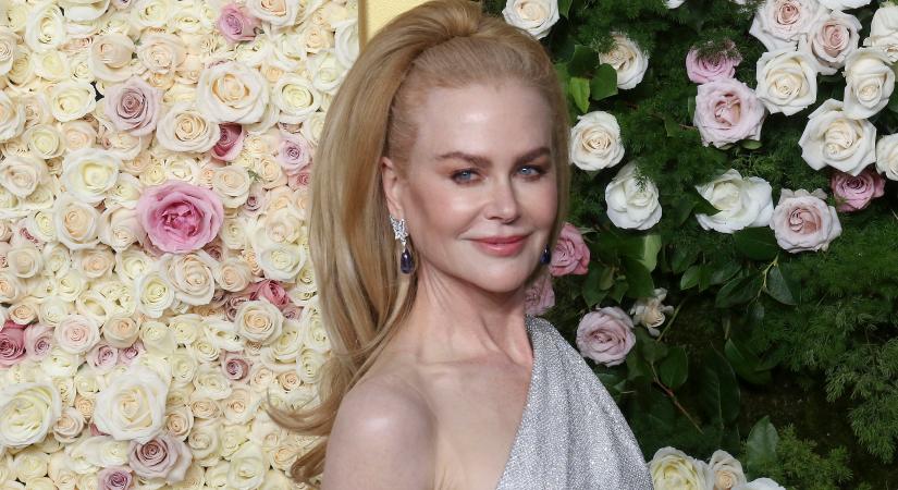 Az 57 éves Nicole Kidman gyönyörű pucérruhában tündökölt, egyszerre áradt belőle a meztelenség és a visszafogottság