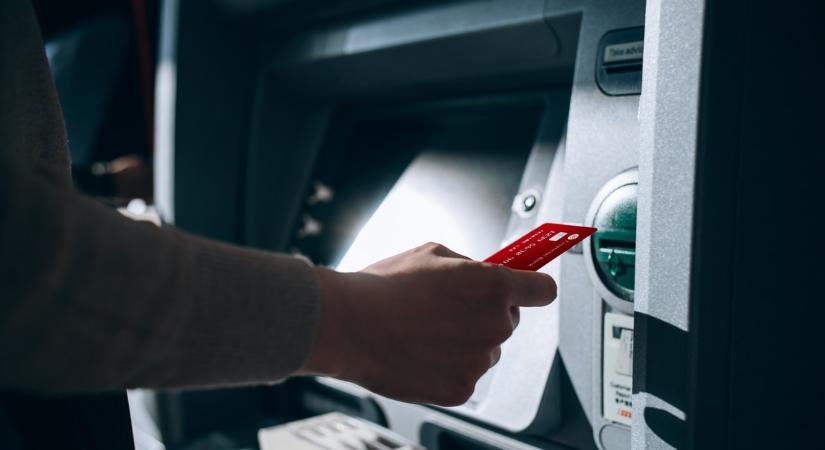 Tömegeket vertek át a magyar ATM automaták! Eljárást indítottak, ITT vannak a fejlemények