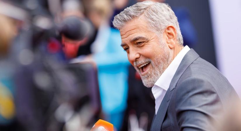 Ennyit a védjegyévé vált ősz hajáról – George Clooney találkozott a barna hajfestékkel