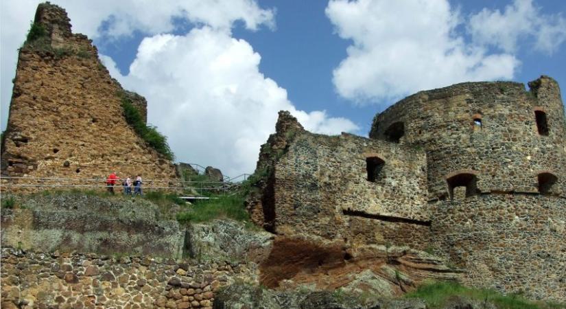 Indul a turistaidény a Felvidék egykor legnagyobb középkori várában