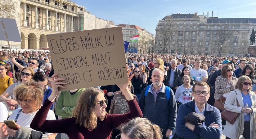 „Évente egy városnyi embert veszítünk el, akik menthetők lennének” – a jobb egészségügyért tüntettek az orvosok