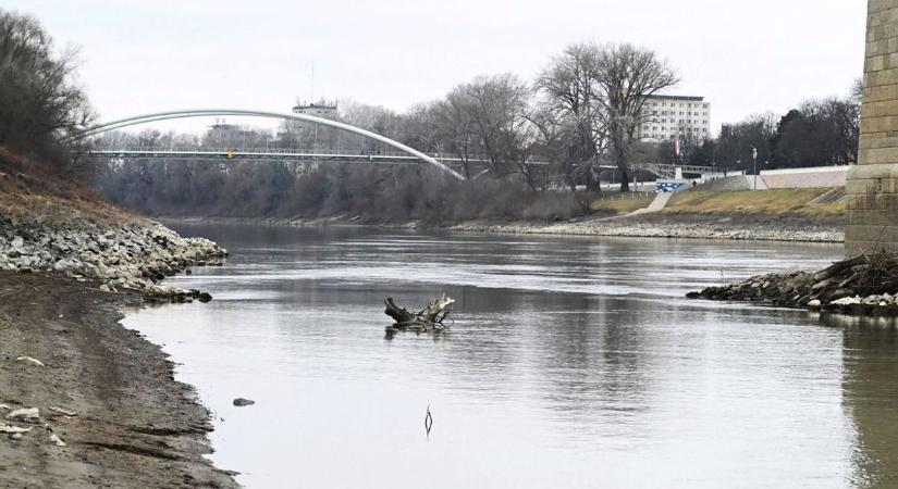 Nagyon nem árad: víz helyett száraz föld - extrém alacsony a Tisza vízszintje