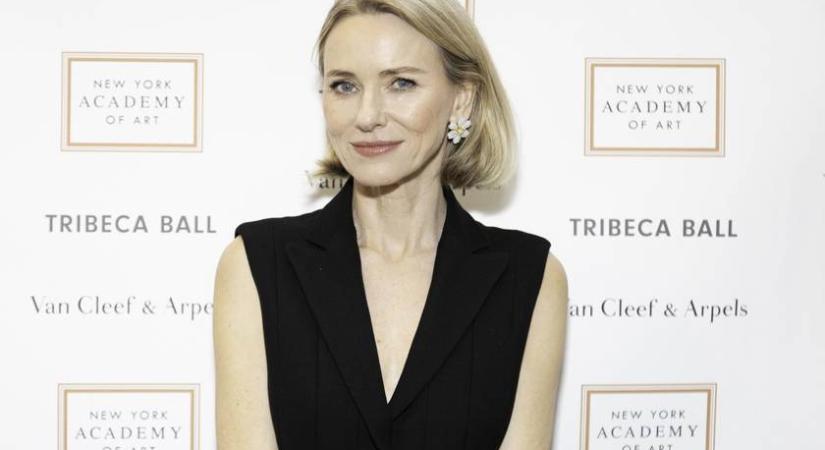 Naomi Watts 16 éves szőke lányából modell lett: Kai volt a kifutó sztárja