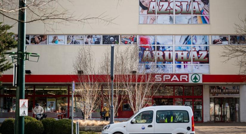 A Spar több tucat alkalmazottjának megszüntetik az állását, miután a kiszállítást átadták a Woltnak