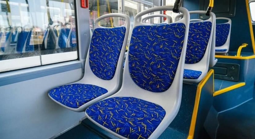 Utasokkal a fedélzeten csattant a busz: rettenetes baleset történt Dombóváron