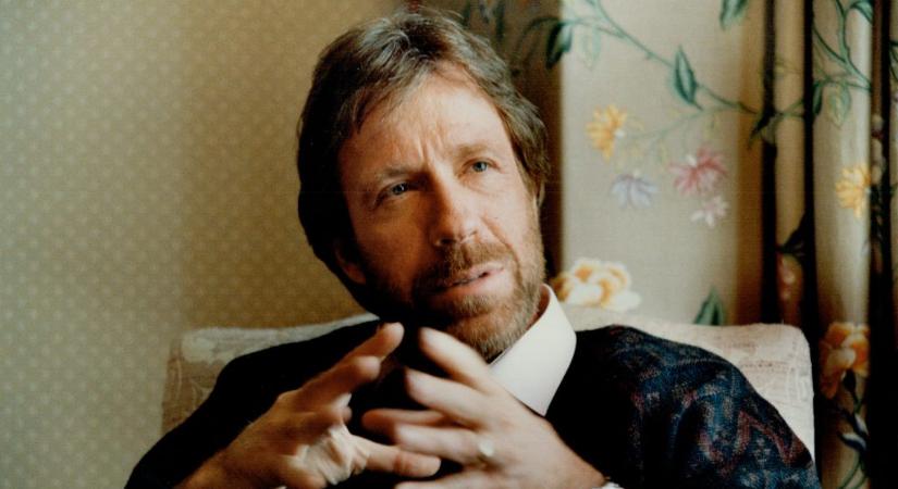 Friss fotót posztolt magáról Chuck Norris a 85. születésnapján