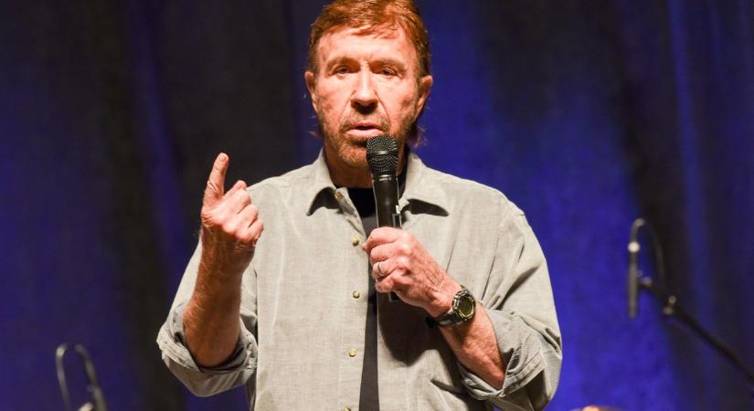 Továbbra is hihetetlen formában! Így néz ki most a 85 éves Chuck Norris - brutális fotó