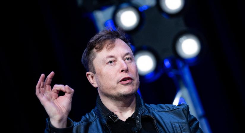 Elon Musk árulónak nevezett egy demokrata szenátort, aki a hétvégén Ukrajnába látogatott