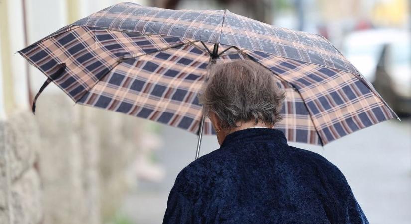 El kell búcsúzunk a tavaszias időtől, esőt és sok felhőt ígérnek keddre