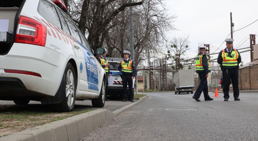 Nagy erőkkel vizsgálódik a rendőrség Baranyában! (FOTÓKVIDEÓ)